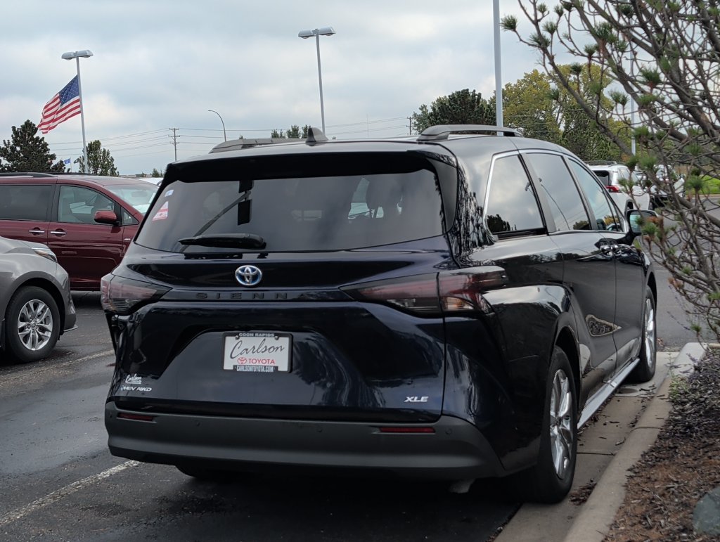 Certified 2025 Toyota Sienna XLE w/ XLE Plus Package AWD/4WD image 4