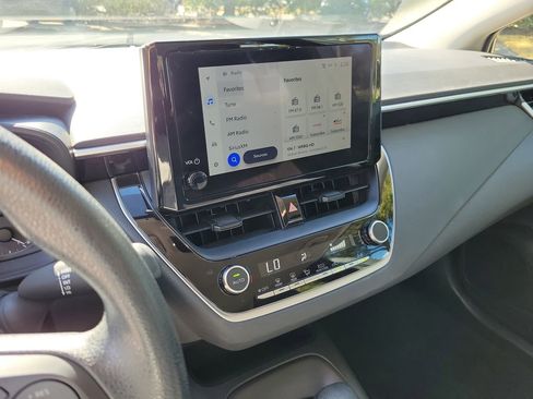 Used 2025 Toyota Corolla LE image 23