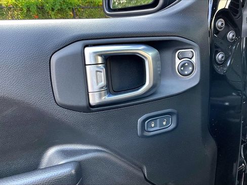 Used 2024 Jeep Wrangler Unlimited Rubicon w/ Technology Group AWD/4WD image 25