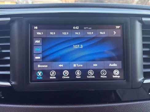 Used 2018 Chrysler Pacifica Touring-L image 20