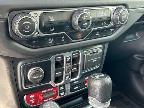 Used 2024 Jeep Wrangler Unlimited Rubicon AWD/4WD image 31