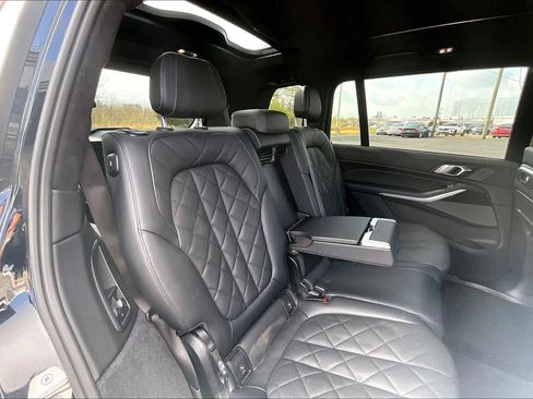 Certified 2024 BMW X7 xDrive40i w/ M Sport Package image 21