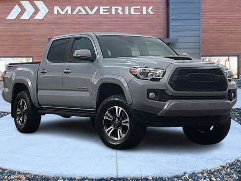 Used 2018 Toyota Tacoma TRD Sport image 1