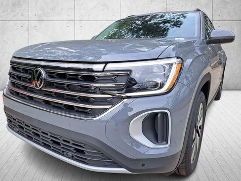 Used 2025 Volkswagen Atlas SE image 9