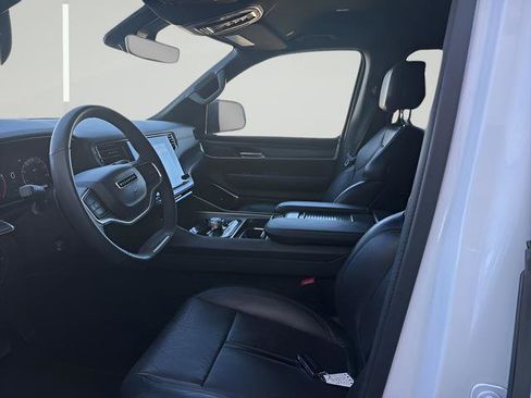 Certified 2024 Jeep Wagoneer L Series II w/ Flexible Seating Group AWD/4WD image 9