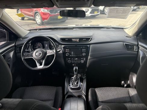 Used 2017 Nissan Rogue SV image 11