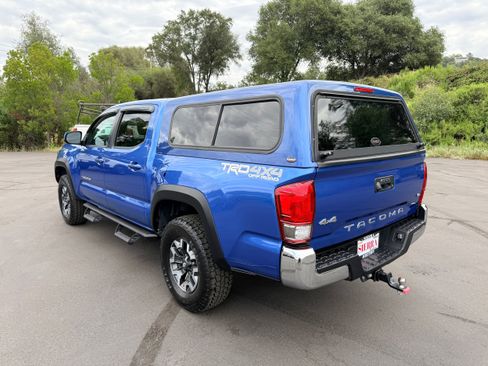 Used 2017 Toyota Tacoma TRD Off-Road w/ Tow Package AWD/4WD image 8