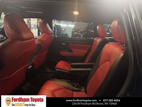 Used 2023 Toyota Highlander XSE AWD/4WD image 12