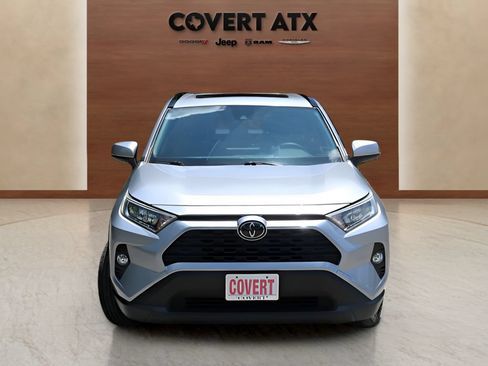 Used 2019 Toyota RAV4 XLE w/ Convenience Package FWD image 8