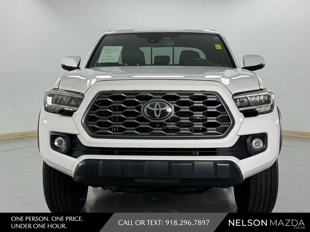 Used 2020 Toyota Tacoma TRD Off-Road w/ TRD Premium Off Road Package AWD/4WD image 2