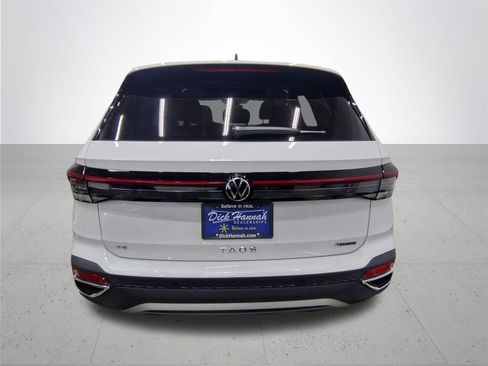 New 2025 Volkswagen Taos SE image 11