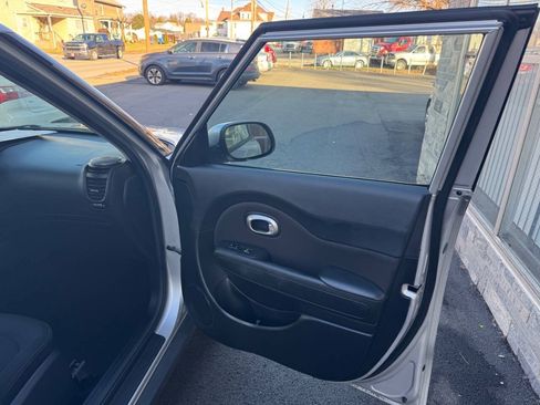 Used 2017 Kia Soul + FWD image 24