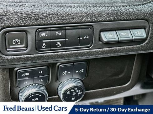Used 2021 GMC Yukon XL Denali AWD/4WD image 14