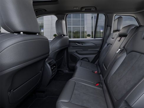 New 2025 Jeep Grand Cherokee Altitude image 23