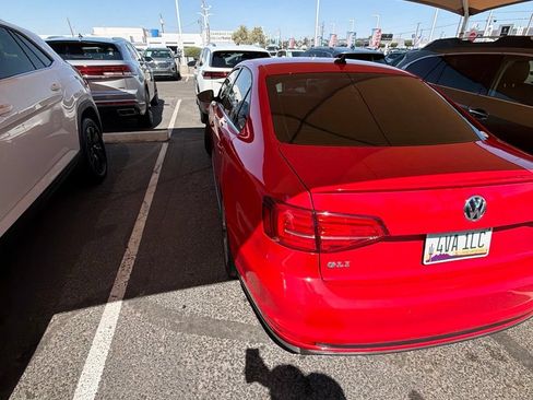 Used 2017 Volkswagen Jetta GLI FWD image 17