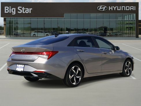Used 2023 Hyundai Elantra Limited w/ Cargo Package FWD image 4