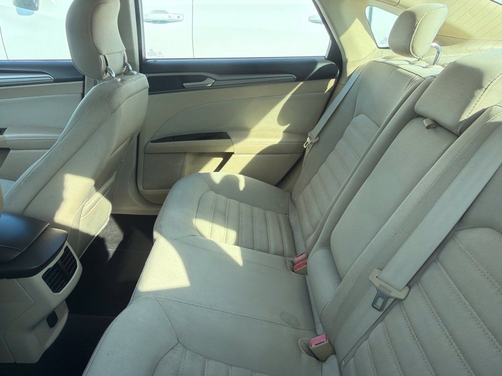 Used 2014 Ford Fusion SE FWD image 15