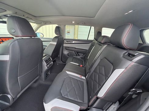 New 2026 Volkswagen Atlas Peak Edition image 16