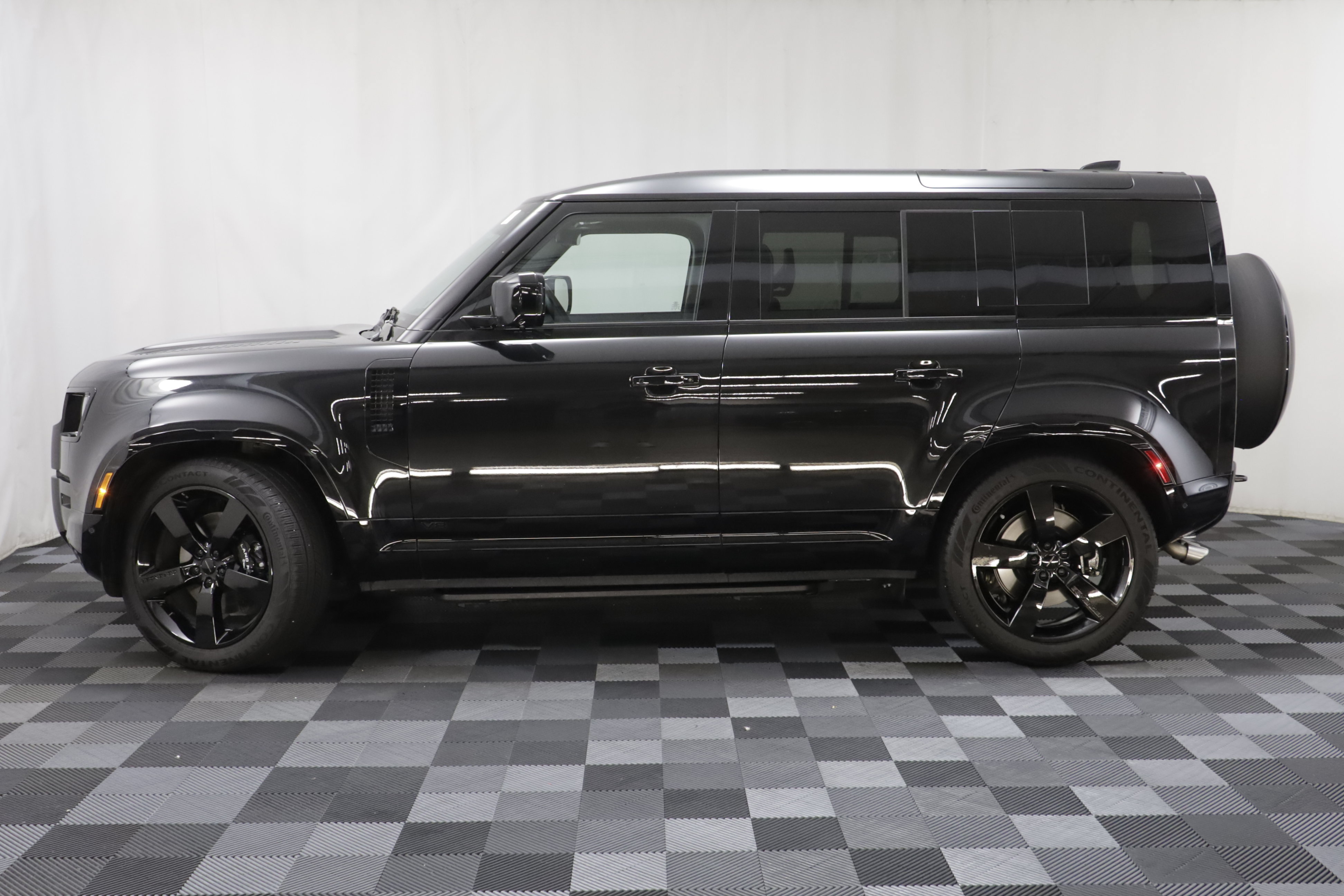 Certified 2026 Land Rover Defender 110 V8 AWD/4WD image 4