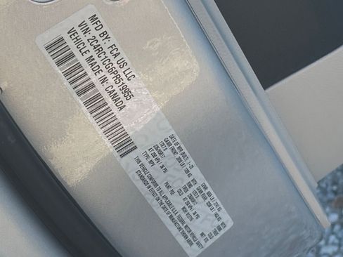 Used 2023 Chrysler Voyager LX image 31