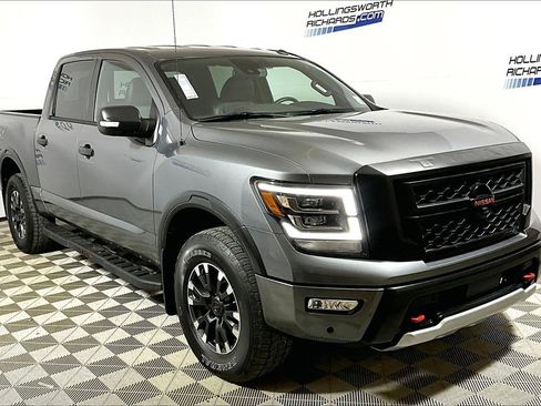 Used 2021 Nissan Titan PRO-4X w/ Pro-4x Convenience Package image 3