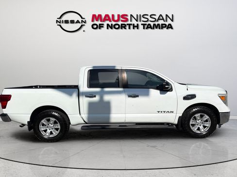Used 2017 Nissan Titan SV RWD image 9