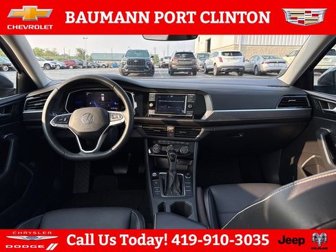Used 2022 Volkswagen Jetta SE FWD image 12