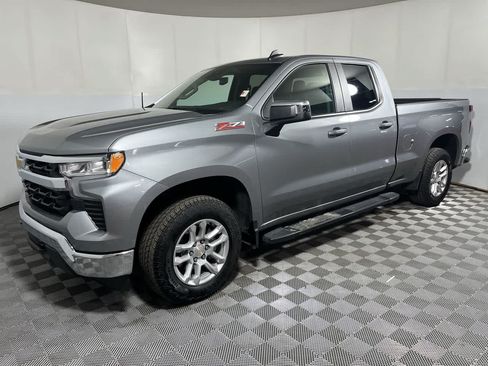 Used 2024 Chevrolet Silverado 1500 LT AWD/4WD image 6