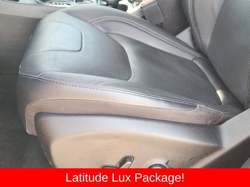 Used 2021 Jeep Cherokee Latitude Lux w/ Comfort/Convenience Group AWD/4WD image 34