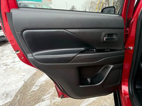 Used 2019 Mitsubishi Outlander LE image 11
