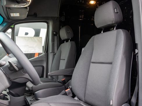 Used 2024 Mercedes-Benz Sprinter 2500 image 14