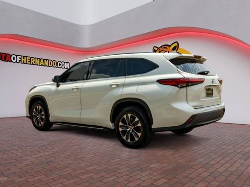 Used 2020 Toyota Highlander XLE FWD image 8
