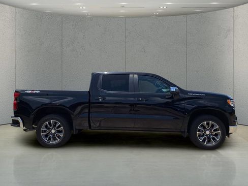 Used 2023 Chevrolet Silverado 1500 LT AWD/4WD image 4