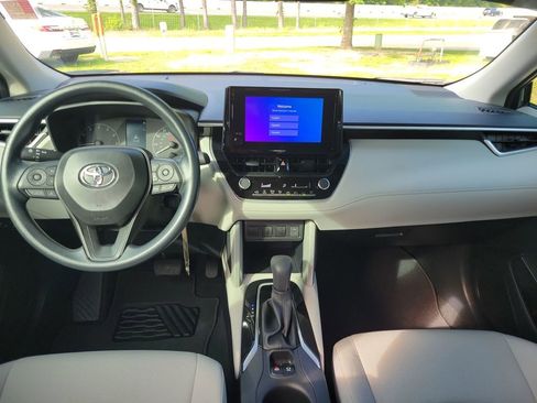 Used 2025 Toyota Corolla Cross L FWD image 18