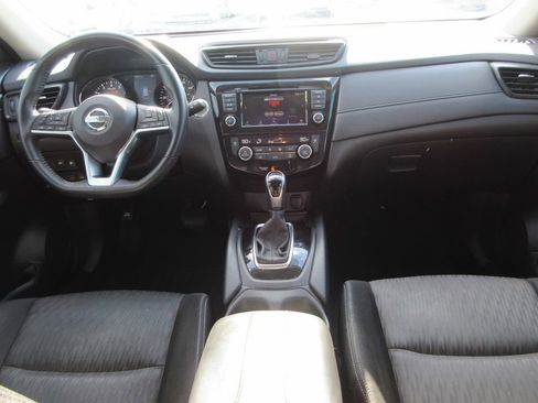 Used 2018 Nissan Rogue SV image 16