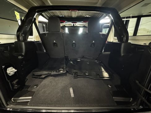 Used 2020 Jeep Wrangler Unlimited Sport S AWD/4WD image 16