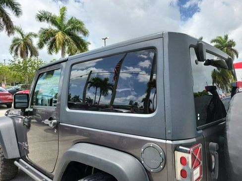 Used 2016 Jeep Wrangler Rubicon AWD/4WD image 9