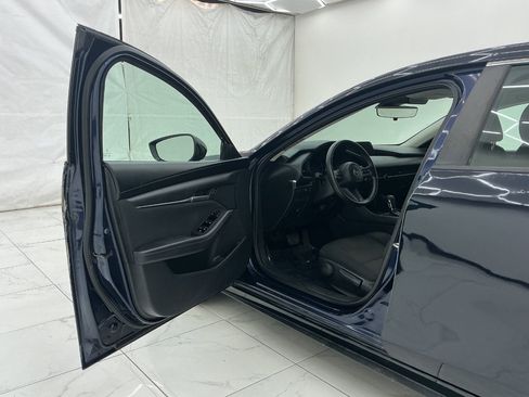 Used 2019 MAZDA MAZDA3 Sedan FWD image 16