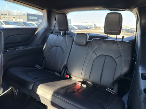 New 2026 Chrysler Pacifica Select FWD image 32