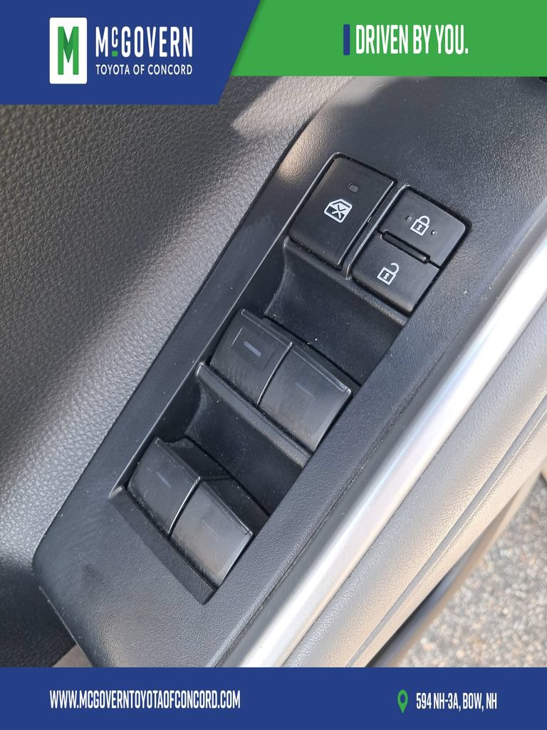 Used 2022 Toyota Highlander LE FWD image 14
