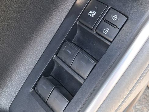 Used 2022 Toyota Highlander LE FWD image 14