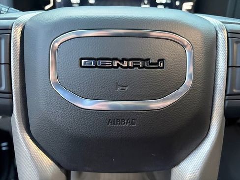 Used 2022 GMC Yukon XL Denali w/ Advanced Technology Package image 7