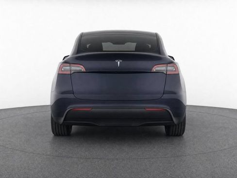 Used 2024 Tesla Model Y 2WD image 5