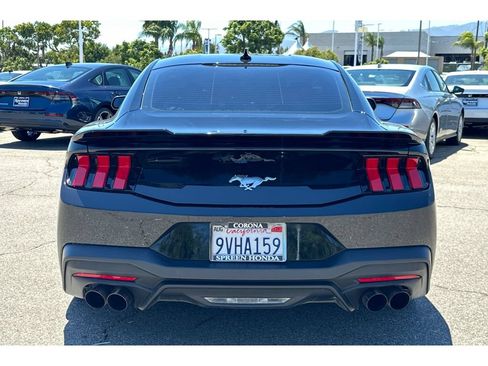 Used 2025 Ford Mustang Coupe RWD image 4