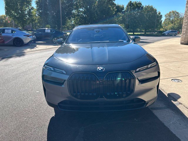 Used 2023 BMW i7 xDrive60 AWD/4WD image 2