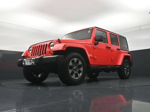 Used 2013 Jeep Wrangler Unlimited Sahara w/ Dual Top Group AWD/4WD image 20