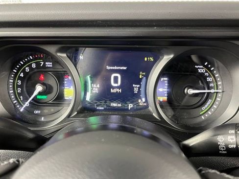 Used 2025 Jeep Wrangler Unlimited Rubicon 4xe w/ Convenience Group AWD/4WD image 15