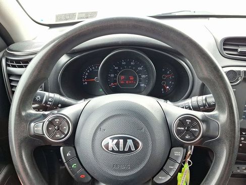 Used 2018 Kia Soul + FWD image 17