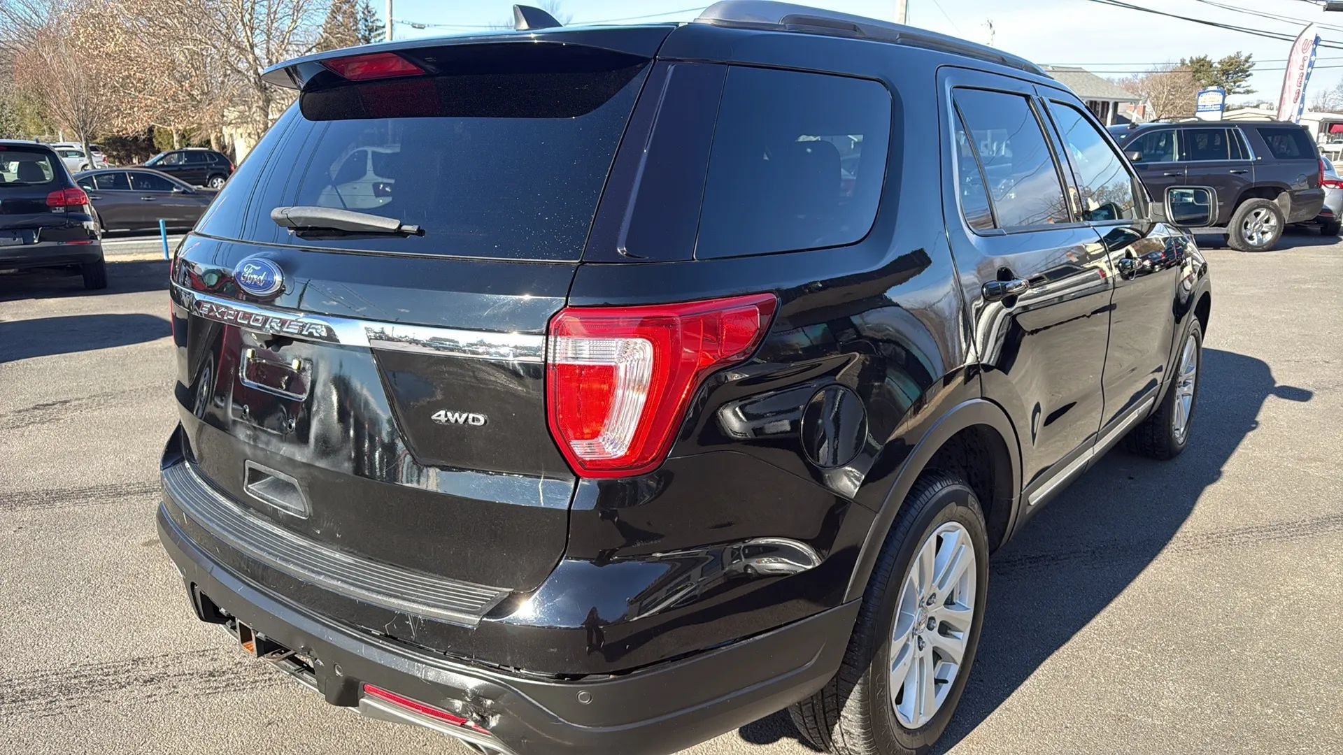 Used 2018 Ford Explorer XLT AWD/4WD image 9