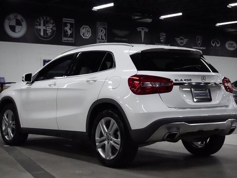 Used 2019 Mercedes-Benz GLA 250 w/ Convenience Package image 3